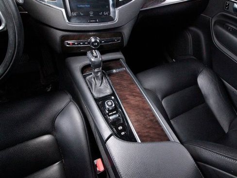 Used 2018 Volvo XC90 T6 Momentum w/ Convenience Package image 9