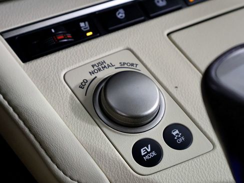 Used 2018 Lexus ES 300h w/ Luxury Package image 43