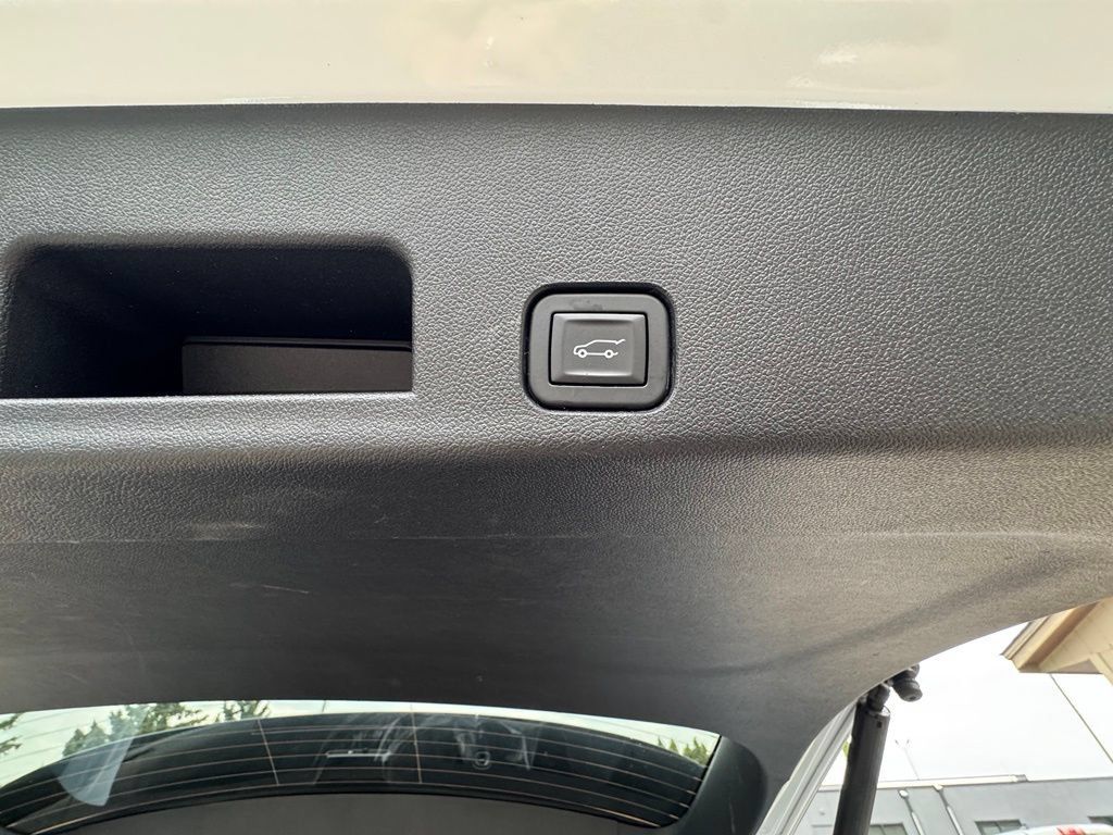 Used 2026 Chevrolet Traverse RS w/ LPO, Floor Liner Package AWD/4WD image 44