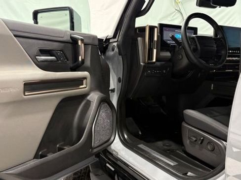 Used 2025 GMC Hummer EV 2X image 31
