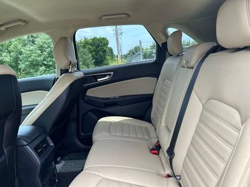 Used 2019 Ford Edge SEL w/ Equipment Group 201A FWD image 9