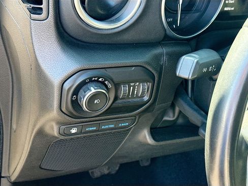 Used 2022 Jeep Wrangler Unlimited Sahara image 11