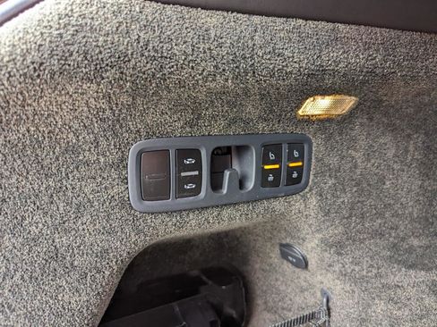 Used 2018 Bentley Bentayga Onyx Edition image 46