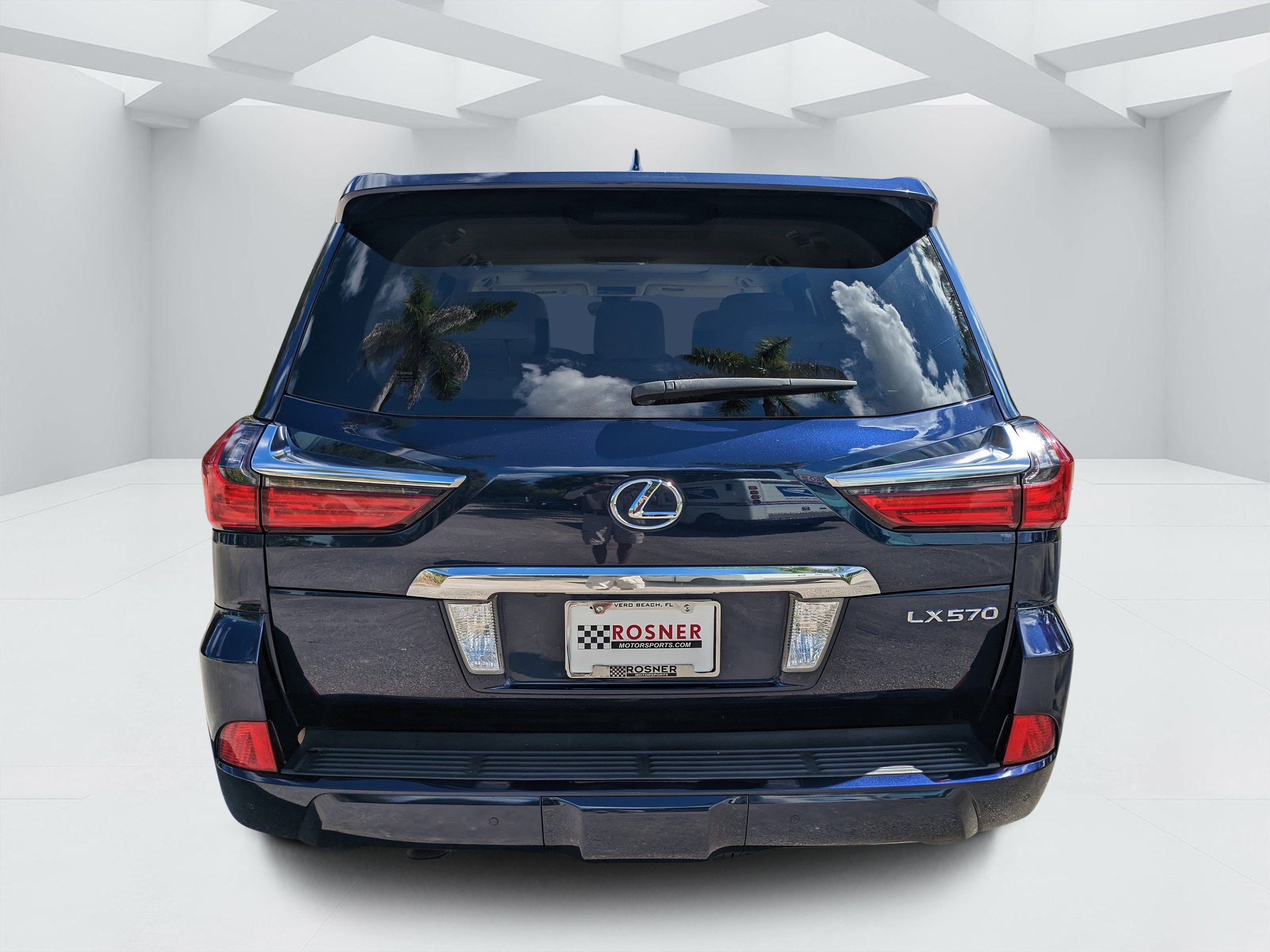 Used 2017 Lexus LX 570 4WD w/ Luxury Package image 4