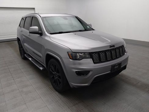 Used 2019 Jeep Grand Cherokee Altitude image 13