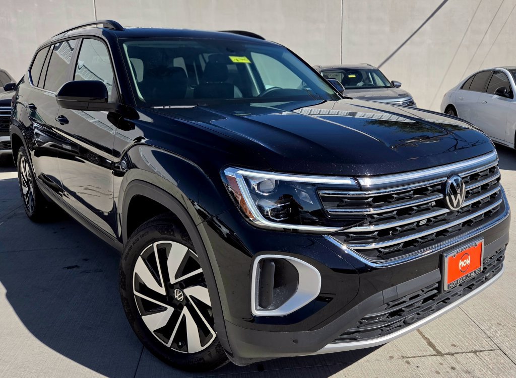 Certified 2026 Volkswagen Atlas SE FWD image 1