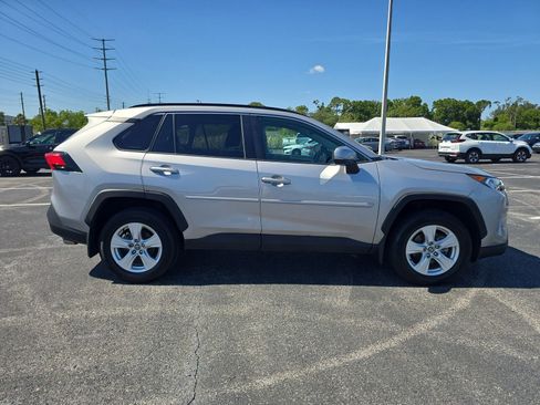Used 2020 Toyota RAV4 XLE w/ Convenience Package AWD/4WD image 3