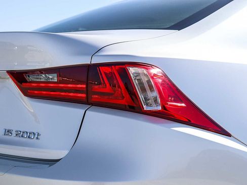 Used 2016 Lexus IS 200t image 10