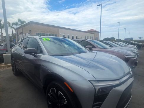 Used 2025 Chevrolet Blazer EV RS AWD/4WD image 2