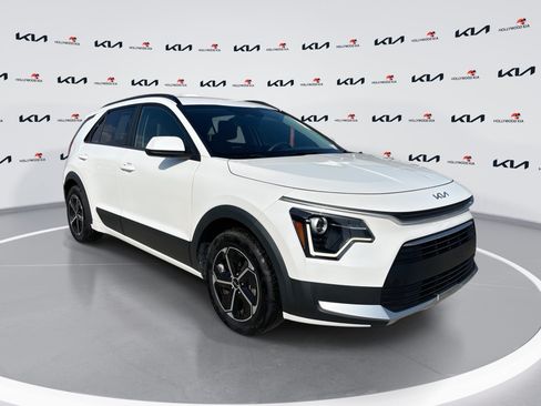 Used 2024 Kia Niro LX FWD image 1