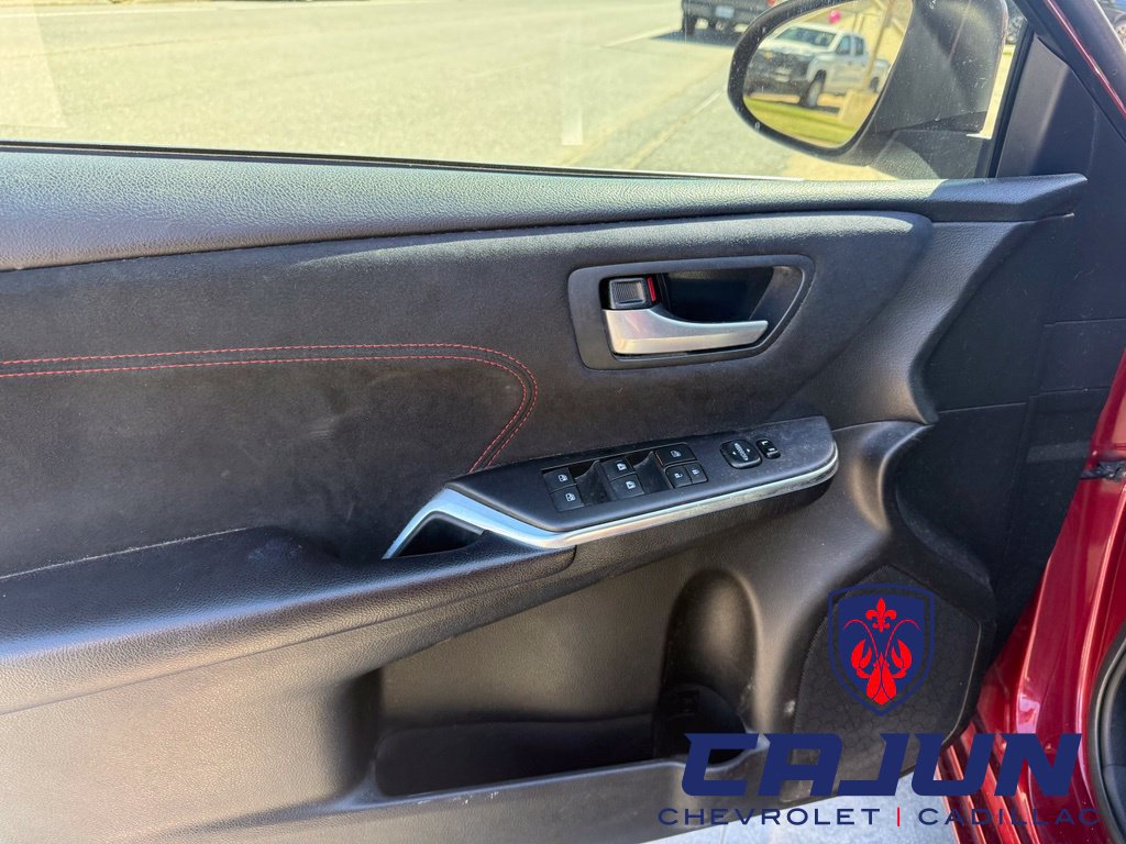 Used 2017 Toyota Camry XSE w/ Moonroof Package FWD image 9