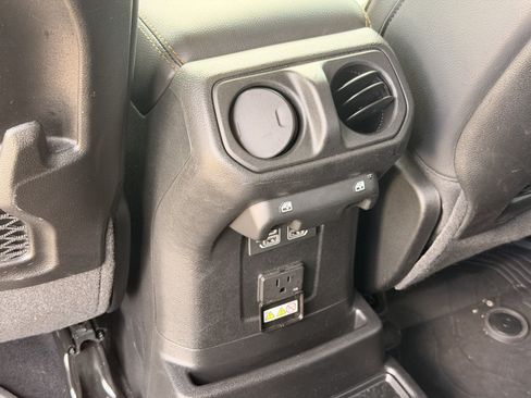 Used 2025 Jeep Wrangler Unlimited Sahara AWD/4WD image 37