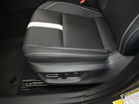 Used 2025 Toyota Camry SE image 11