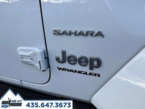 Used 2023 Jeep Wrangler Unlimited Sahara w/ Cold Weather Group AWD/4WD image 10