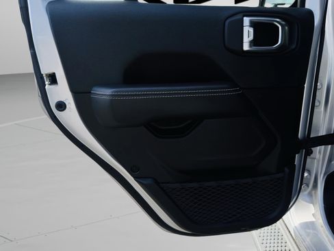 Used 2022 Jeep Wrangler Unlimited Sahara w/ Cold Weather Group image 28