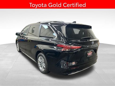 Certified 2021 Toyota Sienna Platinum image 2