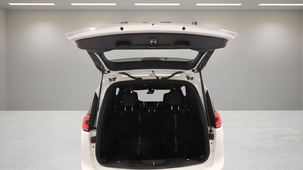 Certified 2025 Chrysler Pacifica Limited FWD image 8