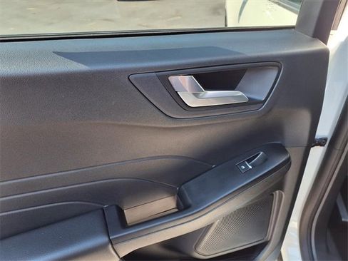 Used 2022 Ford Escape SEL image 6