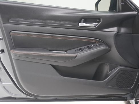 Used 2019 Nissan Altima 2.5 SR FWD image 14