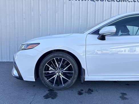 Used 2023 Toyota Camry SE w/ Convenience Package image 3