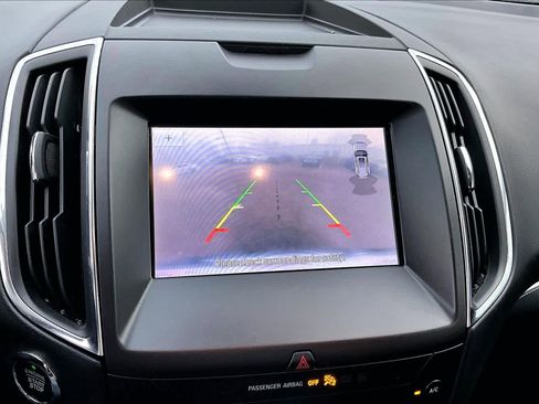 Used 2020 Ford Edge Titanium image 25