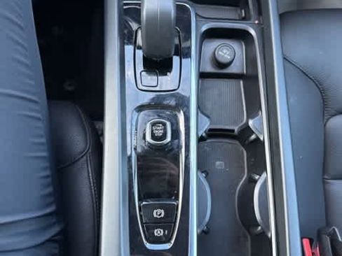Used 2023 Volvo XC60 B5 Plus image 18