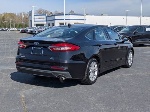 Certified 2020 Ford Fusion SE image 4