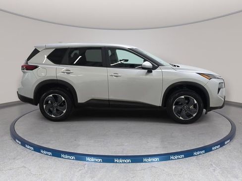 Used 2025 Nissan Rogue SV AWD/4WD image 5