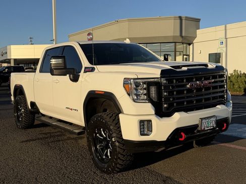 Used 2022 GMC Sierra 2500 AT4 image 2
