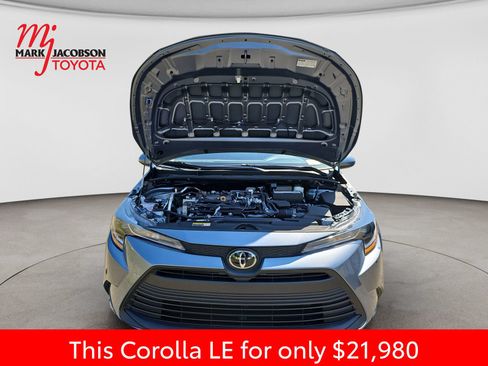 Used 2025 Toyota Corolla LE FWD image 39