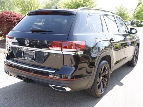 Used 2023 Volkswagen Atlas SE w/ Black Wheel Package AWD/4WD image 3