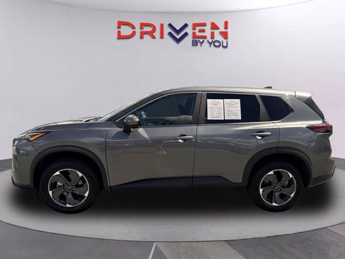 Used 2025 Nissan Rogue SV FWD image 7
