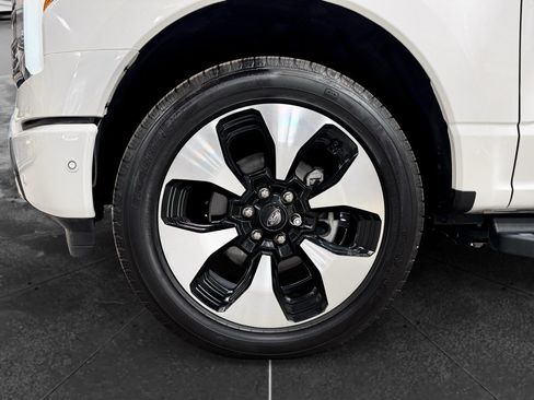 Used 2022 Ford F150 Lightning Platinum AWD/4WD image 35