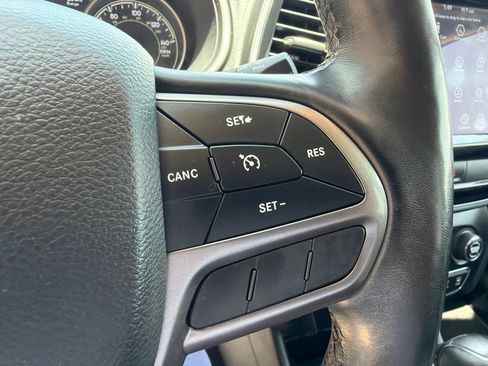 Used 2020 Jeep Cherokee Limited FWD image 22