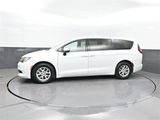 Used 2017 Chrysler Pacifica Touring image 2