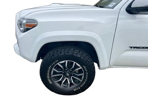 Used 2022 Toyota Tacoma TRD Sport w/ Black Out Package (TMS) AWD/4WD image 14