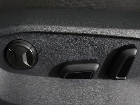 Used 2023 Volkswagen Tiguan SE R-Line FWD image 34