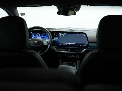 Used 2024 Chevrolet Equinox EV LT w/ LPO, Trailering Package FWD image 18