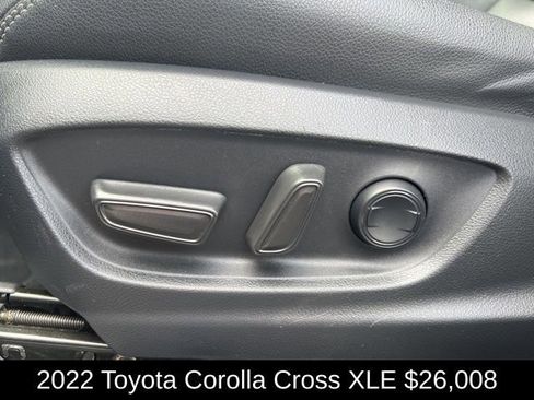 Used 2022 Toyota Corolla Cross XLE image 25