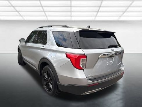 Used 2023 Ford Explorer XLT image 2