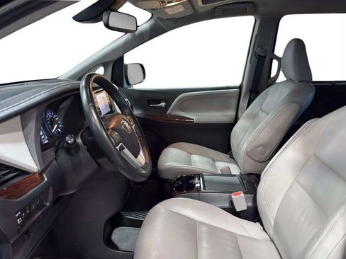 Used 2020 Toyota Sienna Limited Premium AWD/4WD image 28
