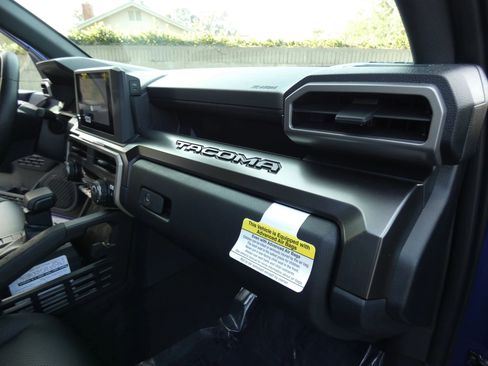 Used 2025 Toyota Tacoma SR5 image 38