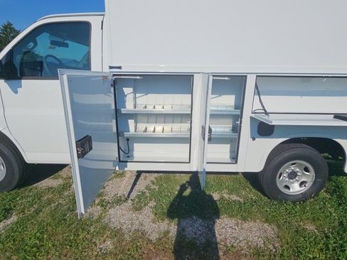 New 2025 Chevrolet Express 3500 Work Van w/ Power Convenience Package image 10