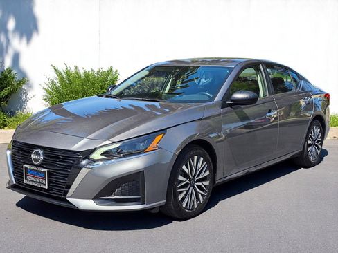 Used 2024 Nissan Altima 2.5 SV image 5