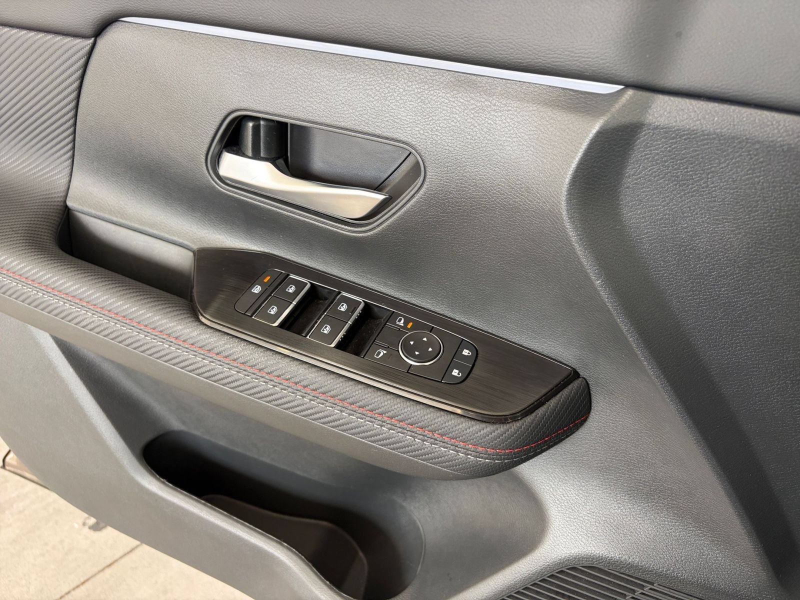 Used 2026 Nissan Kicks SR FWD image 18