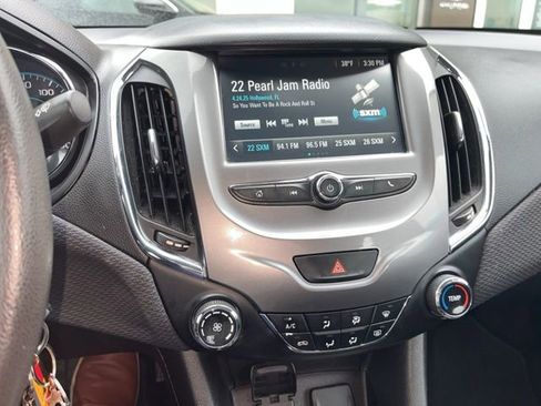 Used 2016 Chevrolet Cruze LT FWD image 3