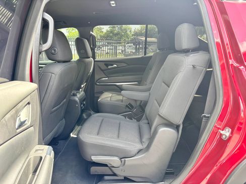 Used 2025 Chevrolet Traverse LT w/ Driver Confidence Package FWD image 27