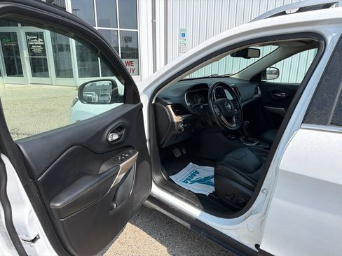 Used 2018 Jeep Cherokee Limited w/ Trailer Tow Group AWD/4WD image 11