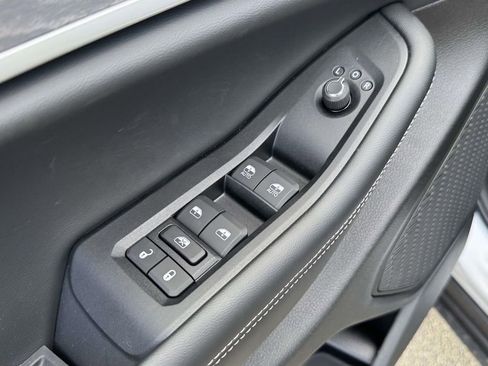 New 2025 Jeep Grand Cherokee Limited w/ Luxury Tech Group II AWD/4WD image 29