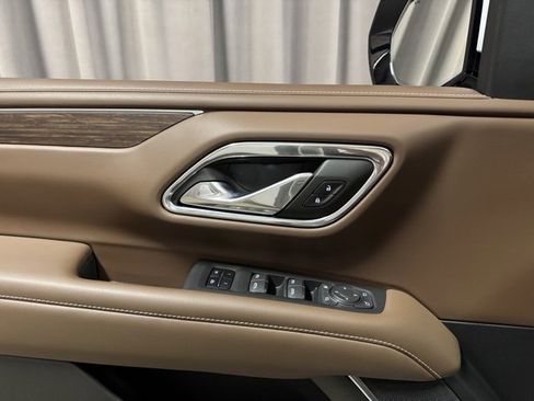 Used 2023 Chevrolet Suburban High Country w/ Advanced Technology Package image 16